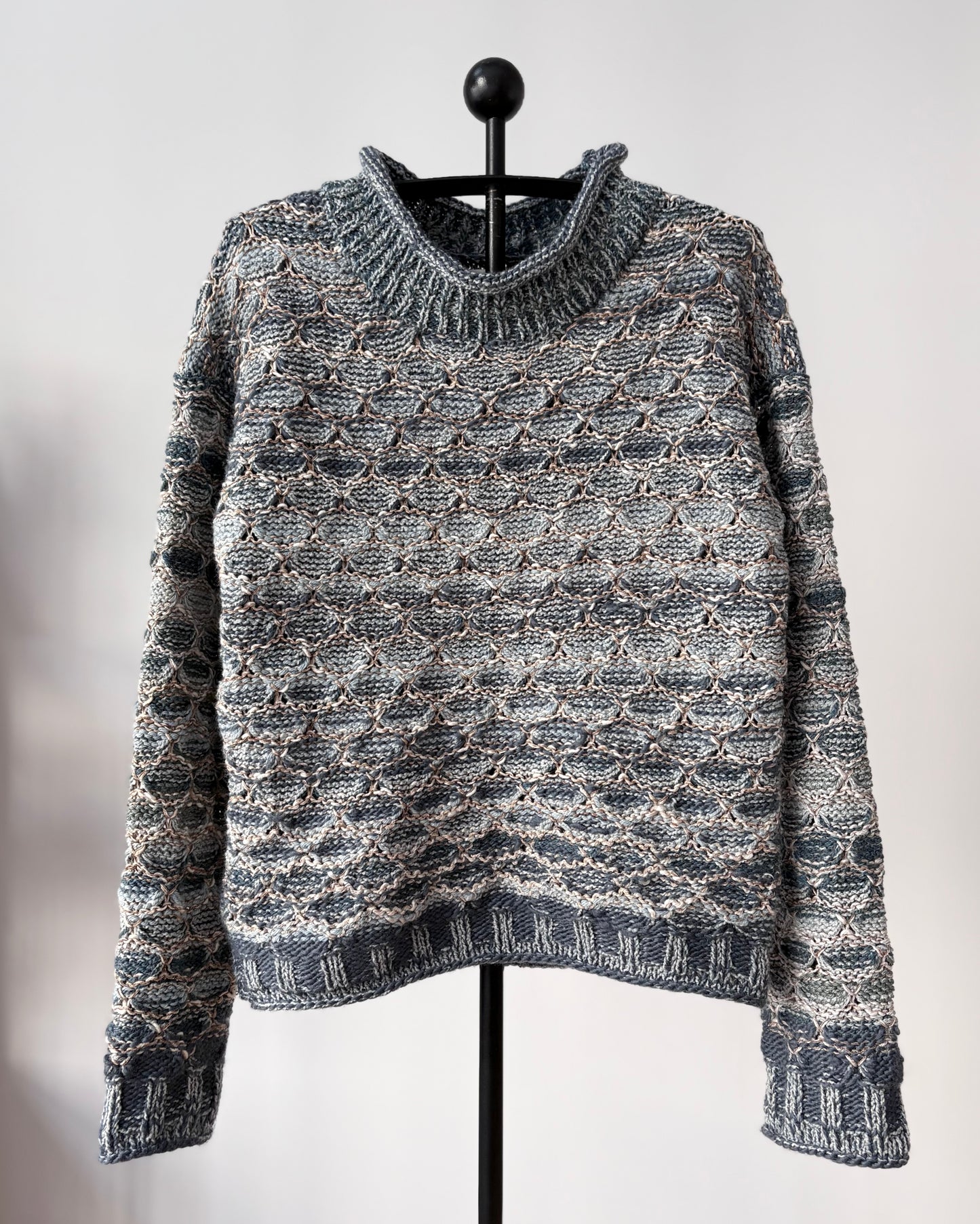 CREW NECK SWEATER